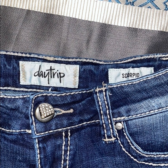 Daytrip BLING Shorts 💖 - Picture 5 of 6